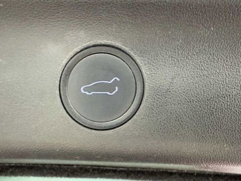 Used 2021 Tesla Model Y Long Range AWD/4WD image 32