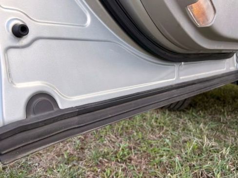 Used 2010 Toyota Highlander SE image 17