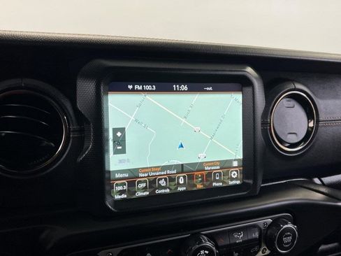 Used 2022 Jeep Wrangler Unlimited Sahara image 39