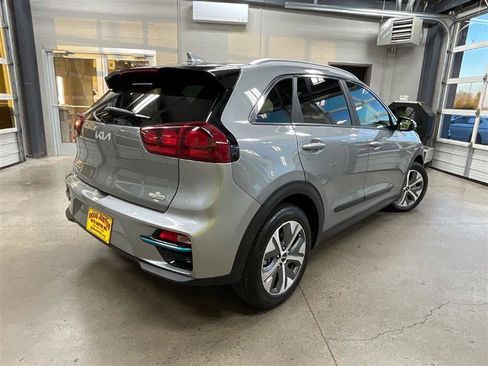 Used 2022 Kia Niro EX w/ Cold Weather Package image 5