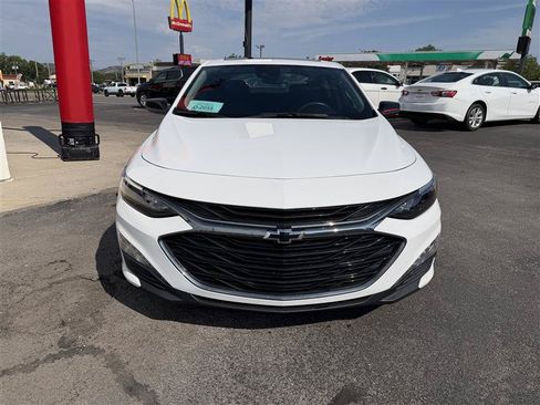 Used 2022 Chevrolet Malibu LT w/ Leather Package FWD image 2
