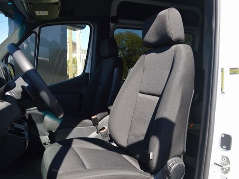 Used 2024 Mercedes-Benz Sprinter 2500 image 10