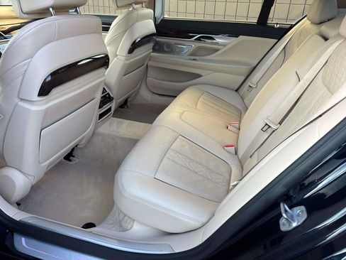 Used 2018 BMW 750i xDrive AWD/4WD image 8