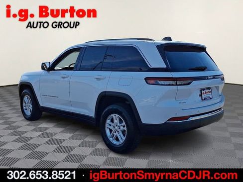 Used 2023 Jeep Grand Cherokee Laredo AWD/4WD image 4
