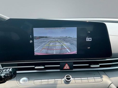 Used 2025 Hyundai Elantra SEL FWD image 19