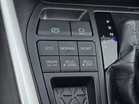 Used 2021 Toyota RAV4 XLE w/ Convenience Package AWD/4WD image 20