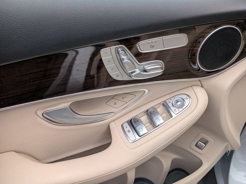 Used 2022 Mercedes-Benz GLC 300 4MATIC image 13