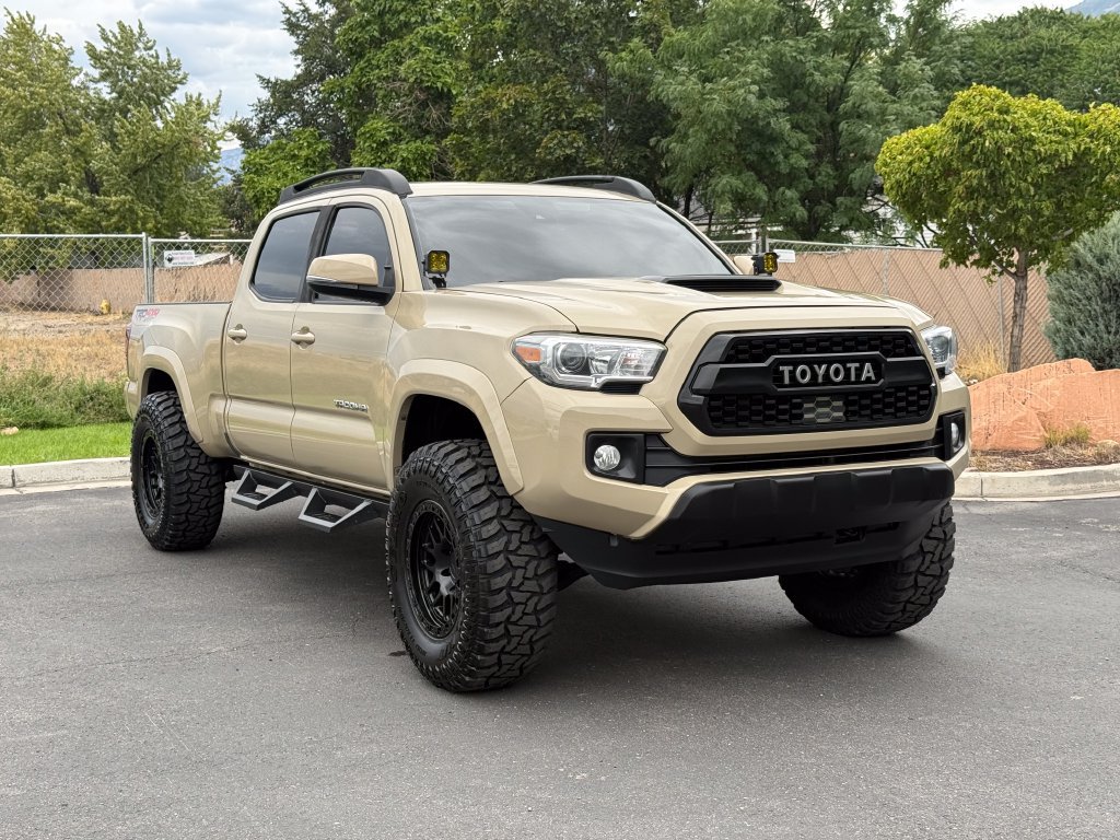 Used 2019 Toyota Tacoma TRD Sport w/ Technology Package AWD/4WD image 1