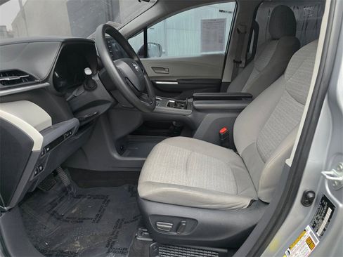 Certified 2023 Toyota Sienna LE image 23