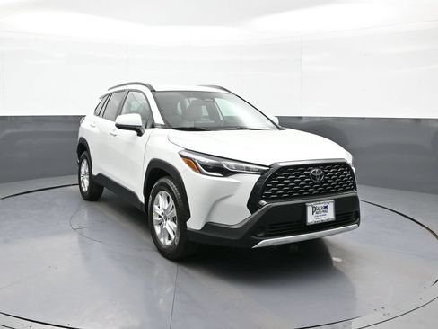 Certified 2024 Toyota Corolla Cross LE AWD/4WD image 3