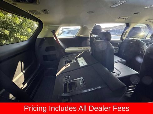 Used 2024 Kia Carnival LX FWD image 5