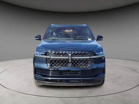 New 2025 Lincoln Navigator Reserve w/ Jet Appearance Package AWD/4WD image 15