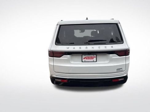 Used 2024 Jeep Wagoneer Series III image 5