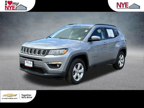 Used 2019 Jeep Compass Latitude w/ Cold Weather Group AWD/4WD image 1