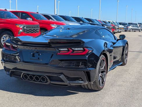 Used 2025 Chevrolet Corvette Z06 image 3