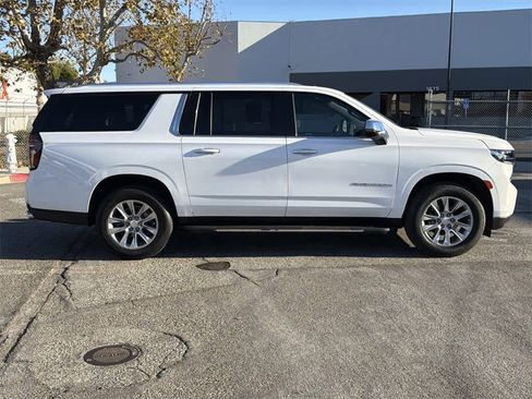 Used 2023 Chevrolet Suburban Premier image 3