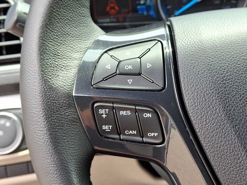 Used 2018 Ford Explorer XLT w/ Equipment Group 202A AWD/4WD image 21