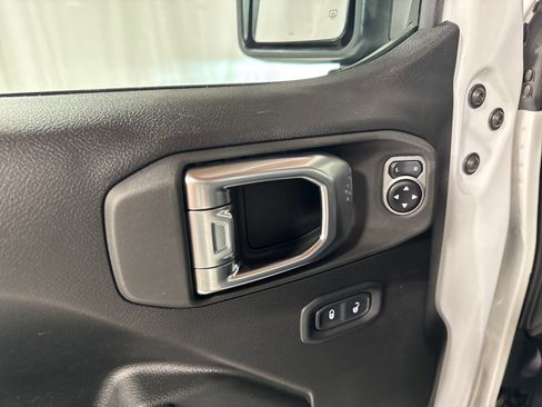Used 2026 Jeep Gladiator Mojave AWD/4WD image 16
