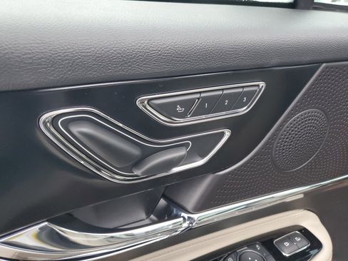 New 2026 Lincoln Corsair Premiere image 9