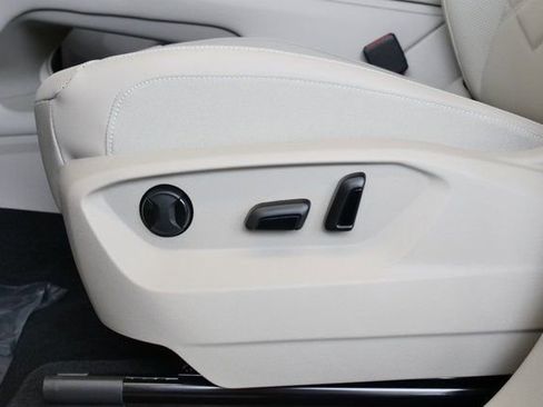 New 2026 Volkswagen Atlas SE image 11