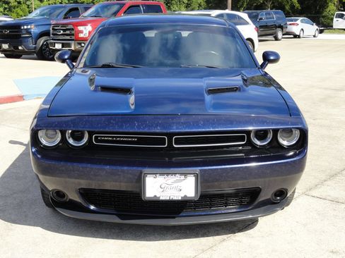 Used 2016 Dodge Challenger SXT RWD image 2