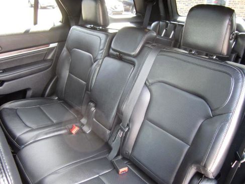 Used 2019 Ford Explorer Limited image 13