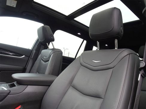 Certified 2024 Cadillac XT6 Premium Luxury w/ Technology Package image 11