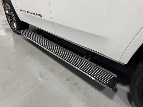 Used 2022 Jeep Grand Wagoneer Series III w/ Rear Seat Video Group 1 image 12