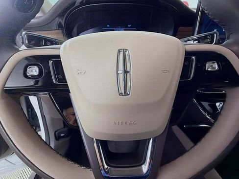 Certified 2023 Lincoln Corsair Reserve FWD image 13