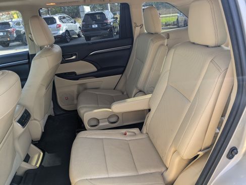 Used 2014 Toyota Highlander Limited image 11