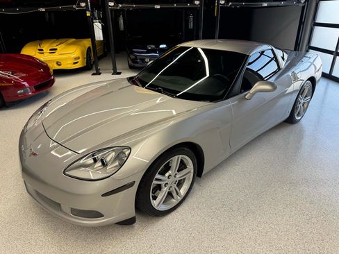 Used 2008 Chevrolet Corvette Coupe w/ Z51 Performance Package RWD image 5