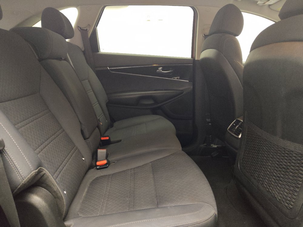 Used 2018 Kia Sorento FWD V6 image 19