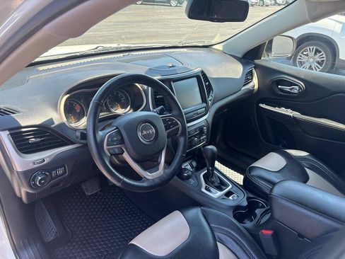 Used 2017 Jeep Cherokee Latitude w/ Cold Weather Group AWD/4WD image 11