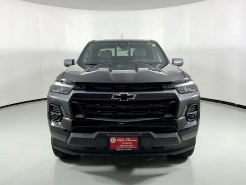 Used 2024 Chevrolet Colorado LT w/ LT Convenience Package III image 2
