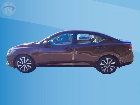 Used 2022 Nissan Sentra SV w/ SV Premium Package FWD image 5