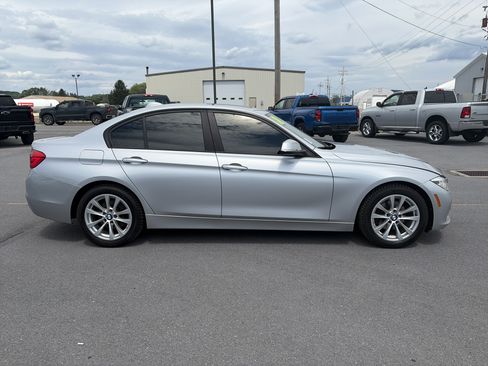 Used 2018 BMW 320i xDrive Sedan AWD/4WD image 10