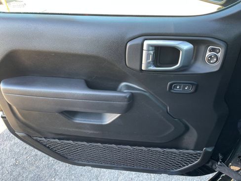 Used 2025 Jeep Wrangler Unlimited Sport AWD/4WD image 18