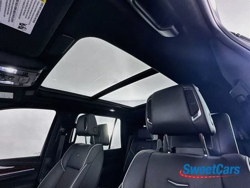 Used 2024 Cadillac Escalade Premium Luxury AWD/4WD image 38