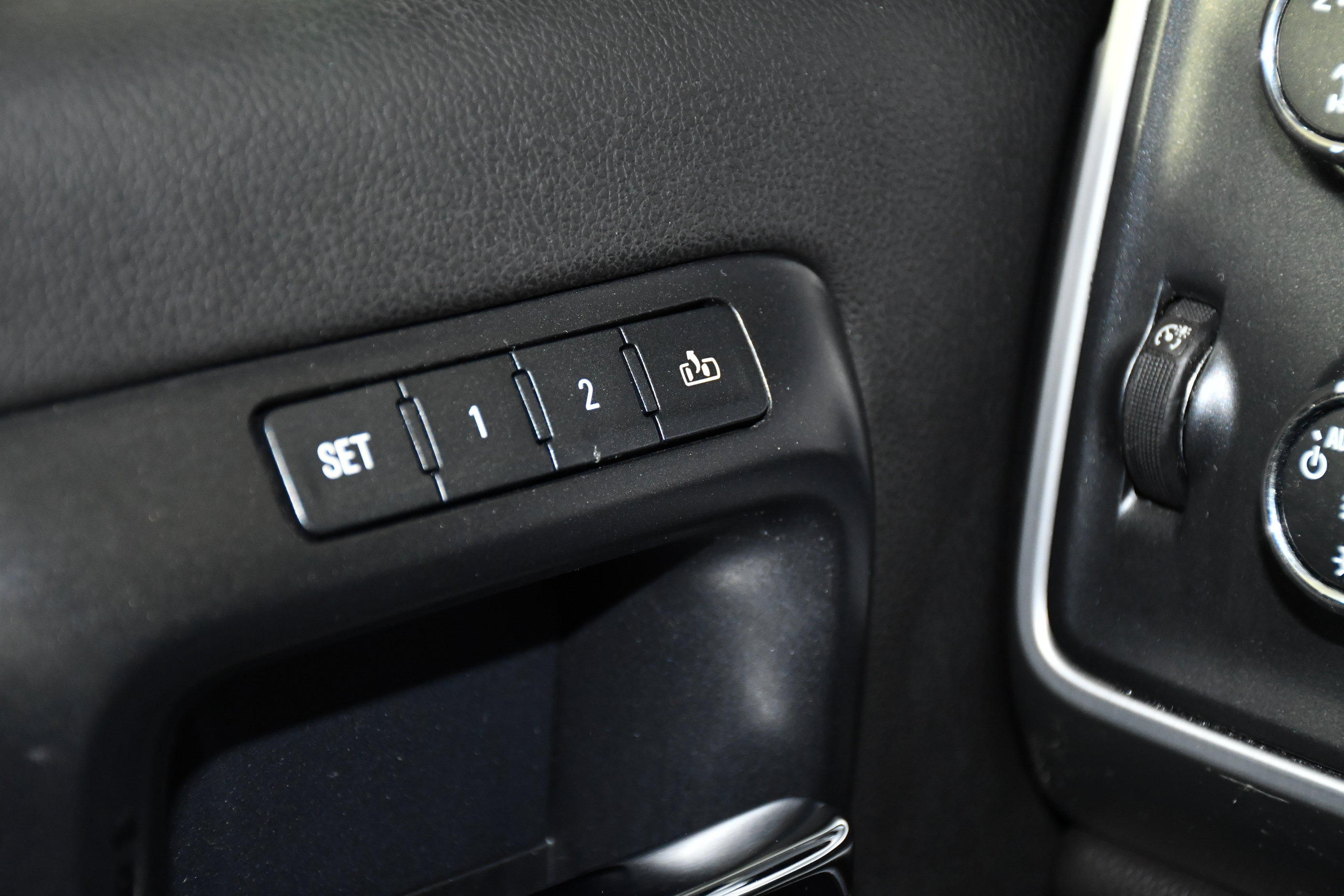 Used 2015 GMC Sierra 3500 SLT AWD/4WD image 39