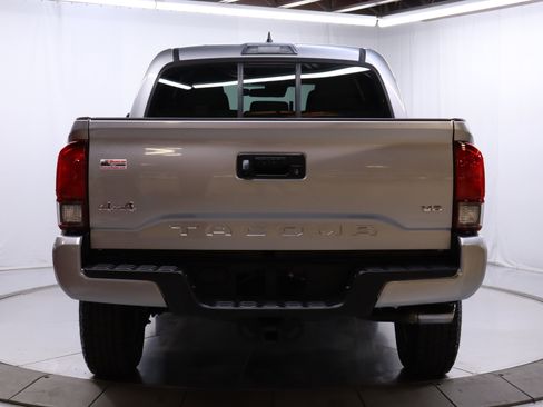 Used 2018 Toyota Tacoma SR image 6