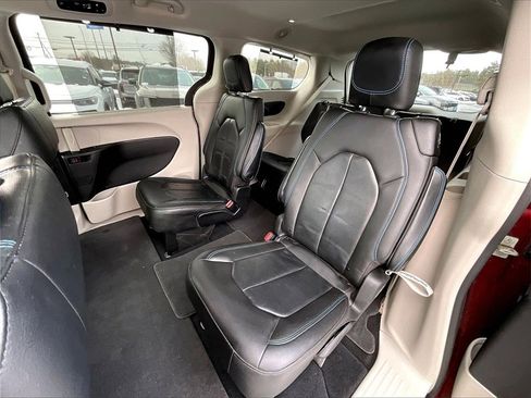 Used 2021 Chrysler Pacifica Touring-L w/ Premium & Safety Sphere Group image 14