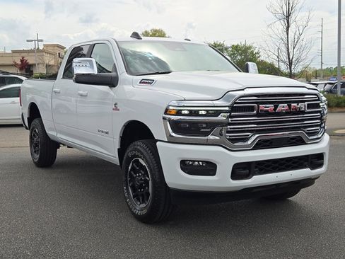 Used 2026 RAM 2500 Laramie AWD/4WD image 6