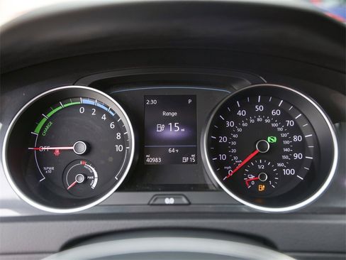 Used 2019 Volkswagen e-Golf SE w/ Driver Assistance Package image 15