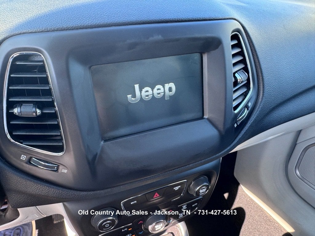 Used 2019 Jeep Compass Latitude FWD image 31