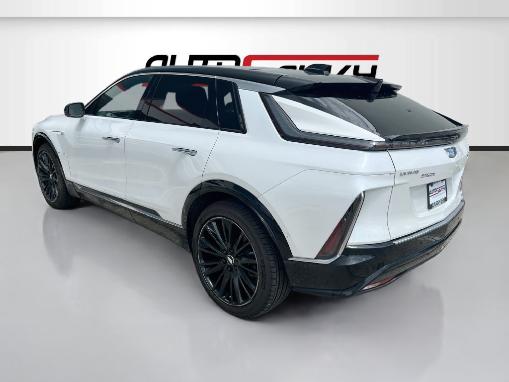 Used 2025 Cadillac Lyriq Luxury w/ LPO, Floor Liner Package AWD/4WD image 5