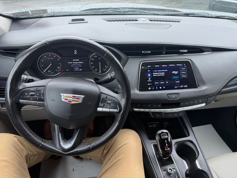 Used 2023 Cadillac XT4 Luxury w/ Cold Weather Package AWD/4WD image 38