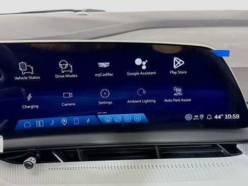 New 2026 Cadillac Optiq Luxury 1 w/ LPO, Floor Liner Package AWD/4WD image 15