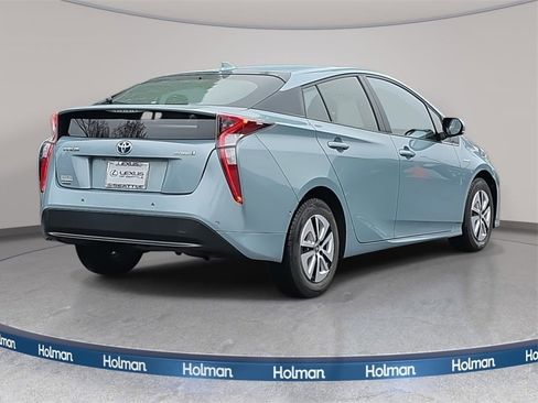 Used 2017 Toyota Prius Four image 6
