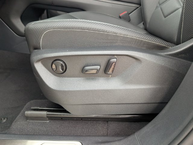 Used 2026 Volkswagen Atlas Cross Sport SE FWD image 18