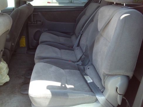 Used 2010 Toyota Sienna LE FWD image 11